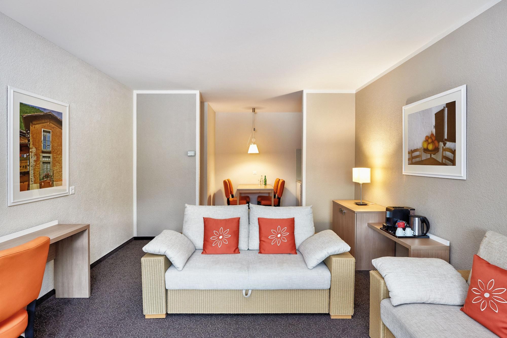 H4 Arcadia Hotel 4*